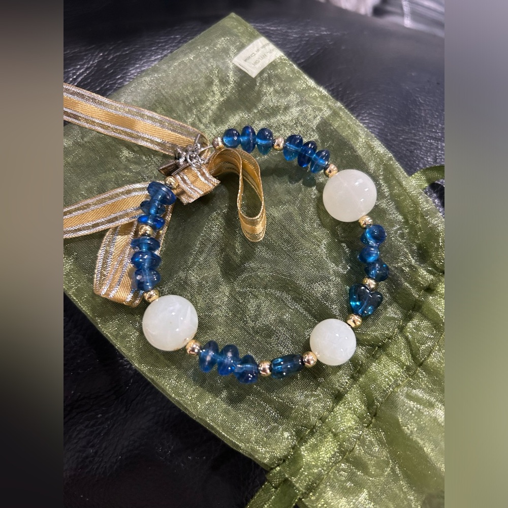 Gorgeous glass bracelet